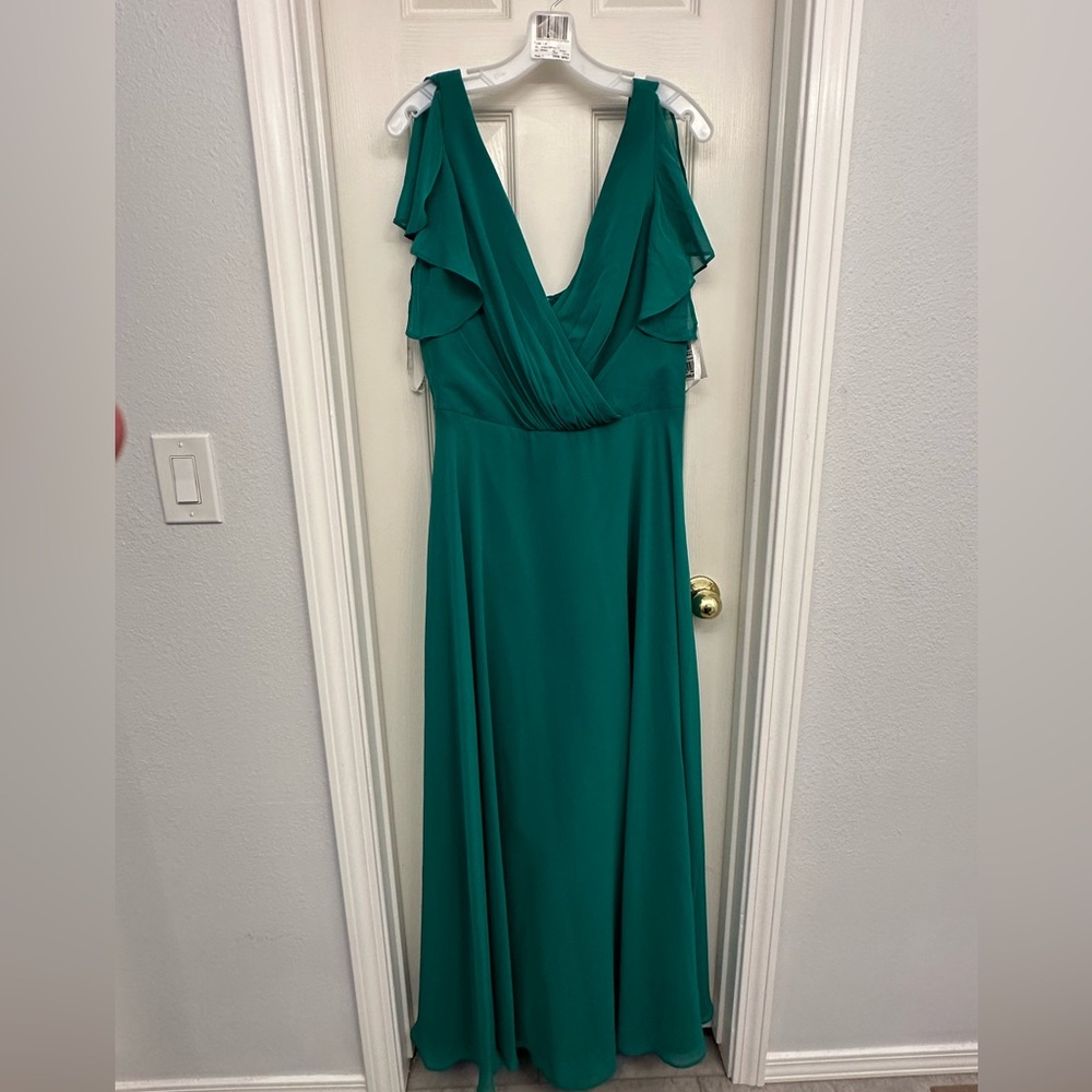 Emerald green flutter sleeve dress size 14 NWT